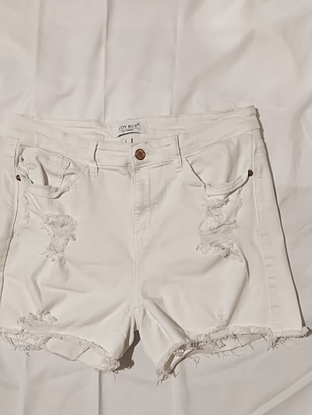 Judy Blue EUC White Distressed Frayed Hem Jean Shorts Size Large.